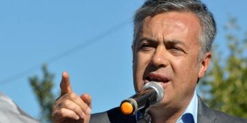 El gobernador Alfredo Cornejo explicu00f3 que esta decisiu00f3n fue tomada de mutuo acuerdo con el funcionario saliente.