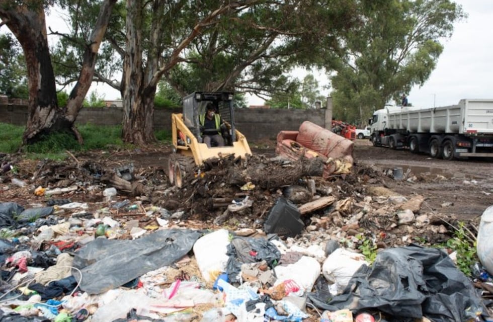 Erradicación de microbasurales: la Muni retiraría unos 840 metros cúbicos de basura por semana