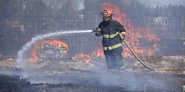 Incendio en General Roca: hay dos heridos