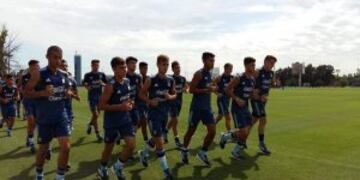 La Selecciu00f3n Argentina Sub 20 pone primera en el Sudamericano ante Peru00fa.