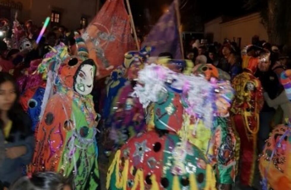 "La Juventud Alegre" contagia su alegría por las calles de Humahuaca