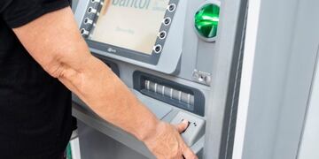 La Caja de Jubilaciones y Pensiones dispuso que desde este viernes el cobro es sólo por cajero automático\u002E