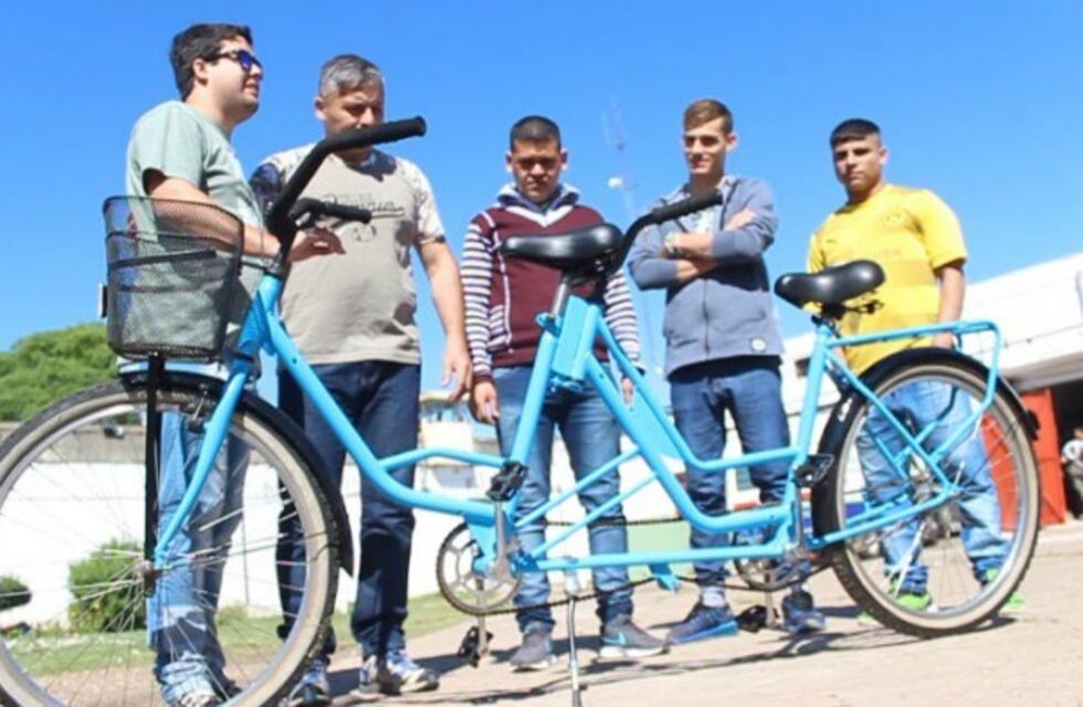 Proyecto solidario: volvió a andar en bici gracias a los internos del penal de San Nicolás