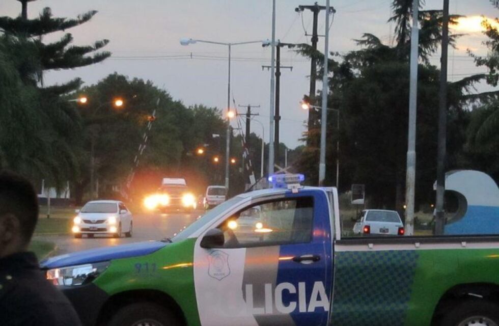 Manejaba borracho, chocó a un patrullero y en la huida casi desata una tragedia