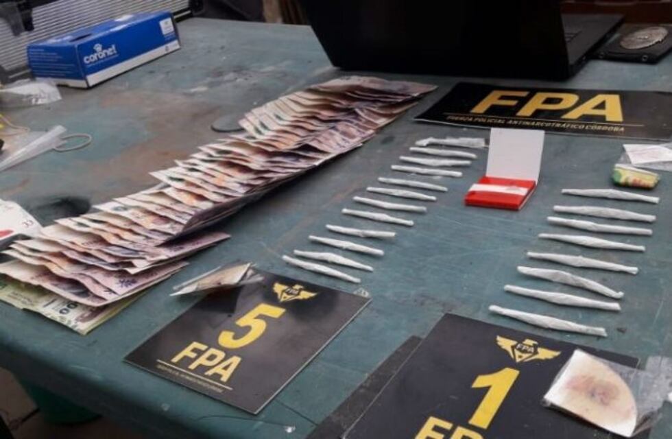 Detienen a un padre y su hijo por comercialización de estupefacientes