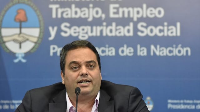 DYN28, BUENOS AIRES 19/12/16, EL MINISTRO DE TRABAJO, JORGE TRIACA, DURANTE CONFERENCIA DE PRENSA, ESRA TARDE EN LA SEDE DE SU CARTERA.FOTO.DYN/TONY GOMEZ. buenos aires jorge triaca conferencia prensa acuerdo impuesto a las ganancias ministros conferencia