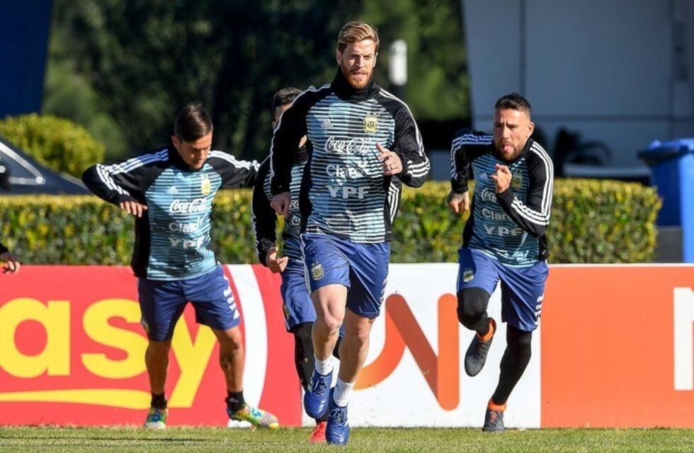 Ansaldi tras la práctica abierta: "Recibir el cariño de la gente es importante"