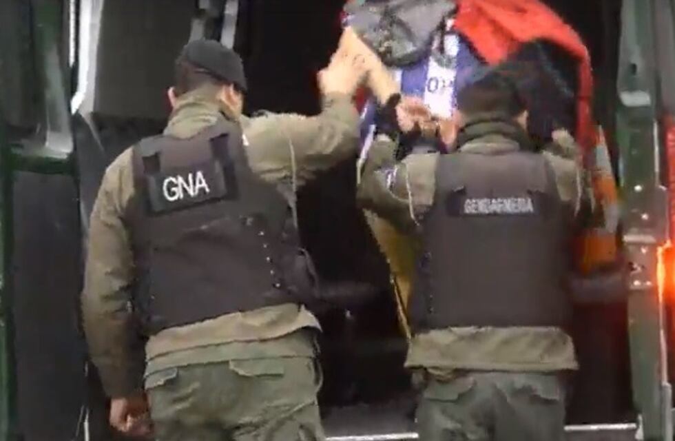 Gendarmería detuvo a 17 jóvenes fraccionando droga en una casa