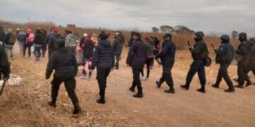 Operativo policial para desarticular una toma de terras en Jujuy