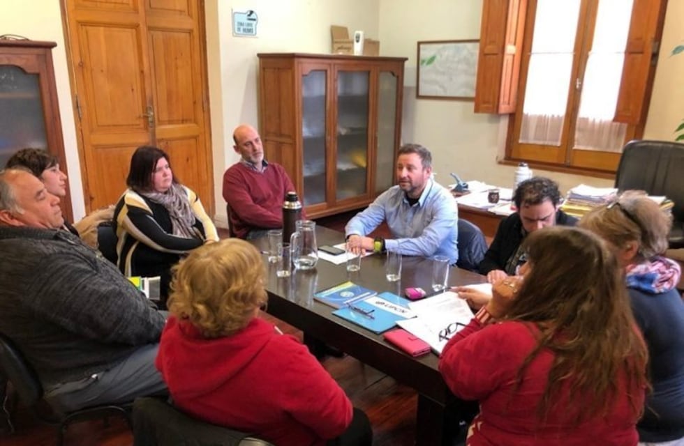 El total de los municipales pasará a planta permanente
