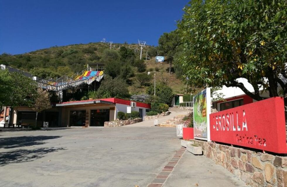 Se prendió fuego una heladera y puso en riesgo una local de la Aerosilla de Carlos Paz