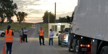 Lamentable: quiso entrar a Tandil con dos personas escondidas en su camión