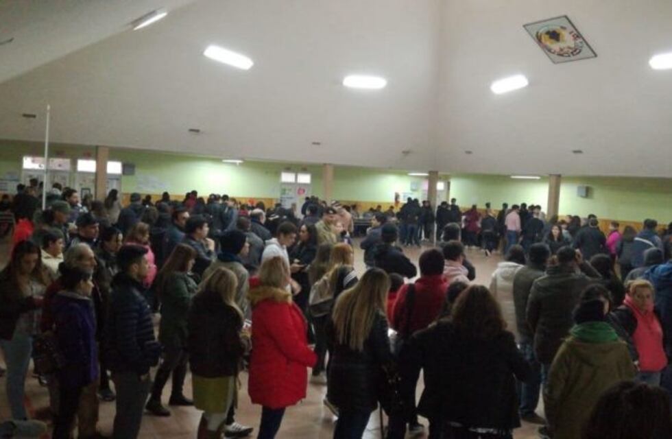 Gran número de votantes previo al cierre de mesas