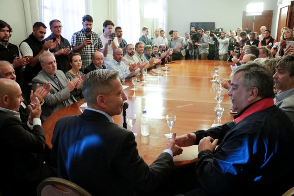 Arcioni puso en funcionamiento el ENRE que buscará garantizar a precio único los servicios básicos en Chubut\u002E