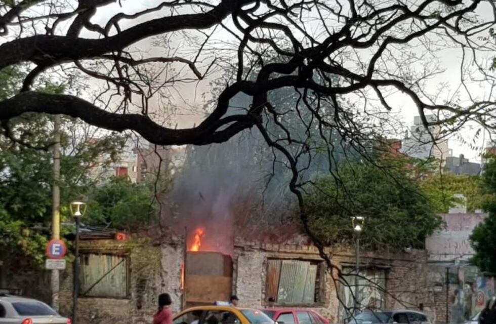 Alarma por un incendio cerca de la Feria Artesanal Paseo de las Artes