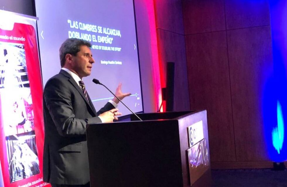 Uñac, ante empresarios de todo el país, pidió frenar el ajuste