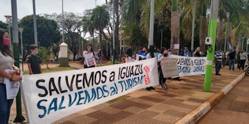 Los trabajadores salieron a protestar este lunes\u002E