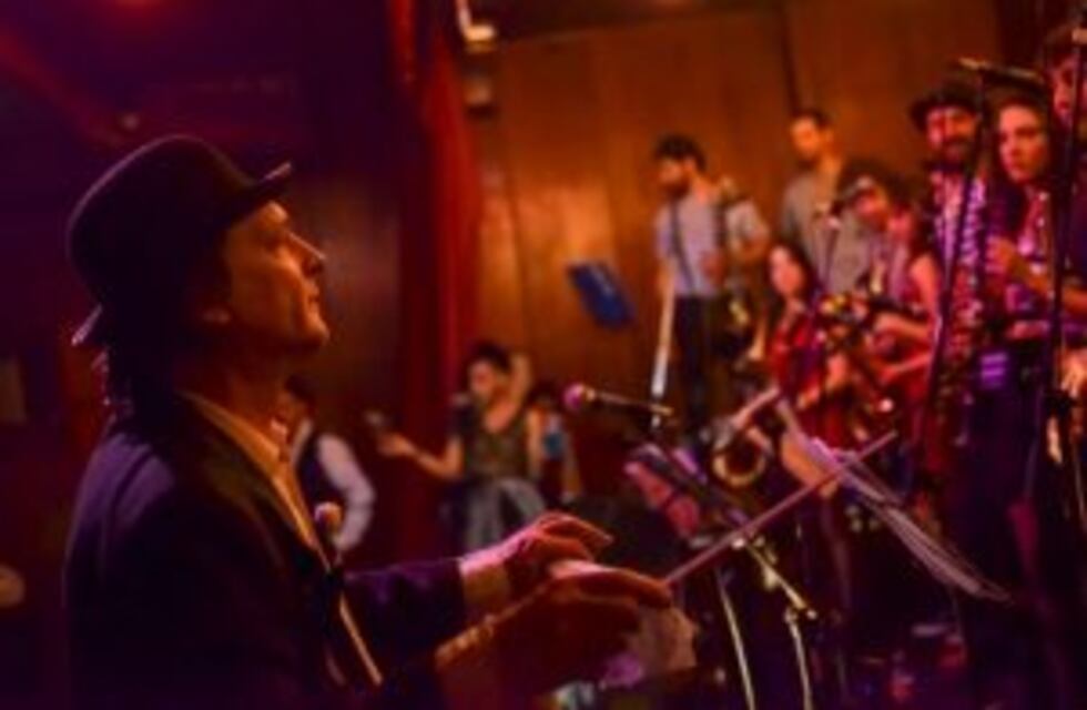 "Familia Sarrasani", la orquesta rosarina que promocionará al país