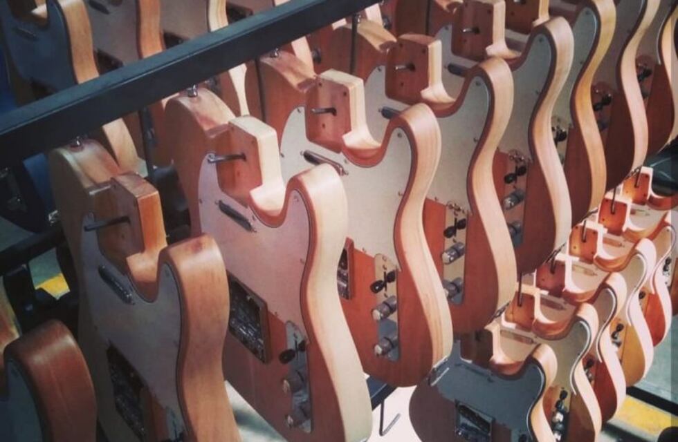 Furor en el mundo por las guitarras fabricadas con madera de lenga fueguina
