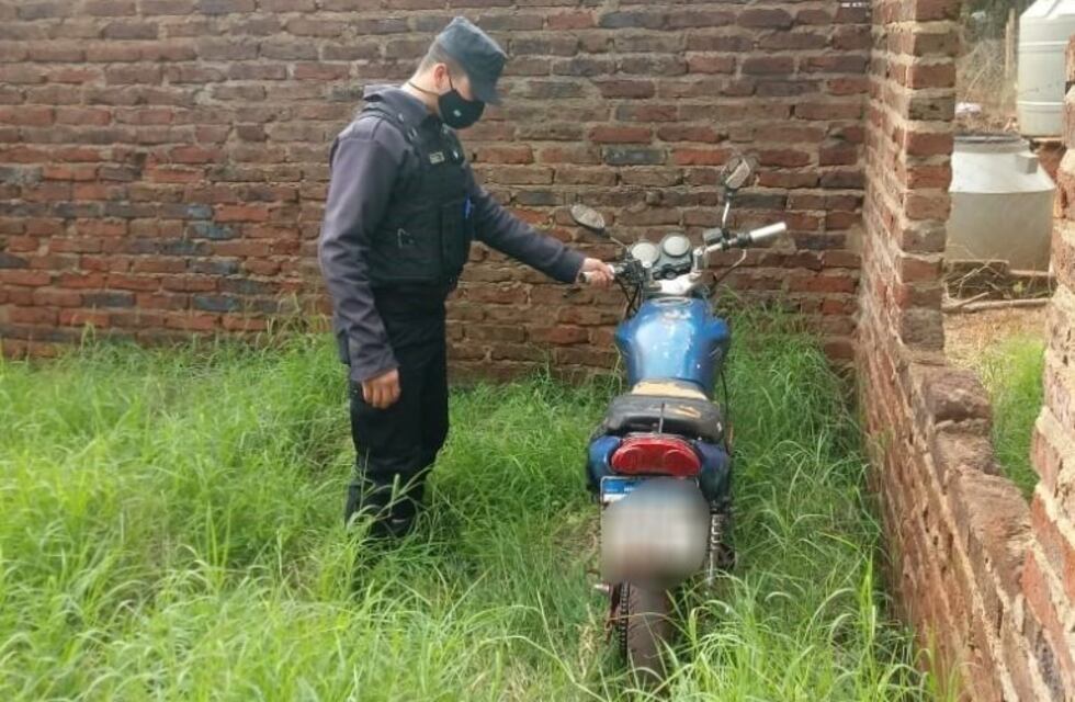 Recuperan una moto que estaba oculta en una construcción abandonada