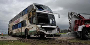 Micro de doble piso tras un accidente\u002E (DYN)