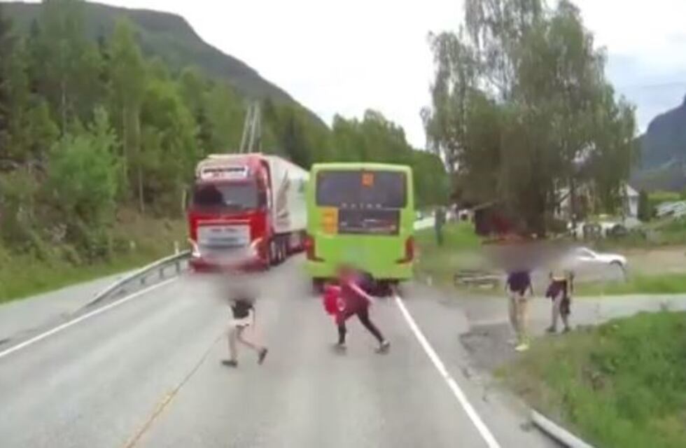 Milagro en Noruega: una chica se salvó de ser atropellada por un camión