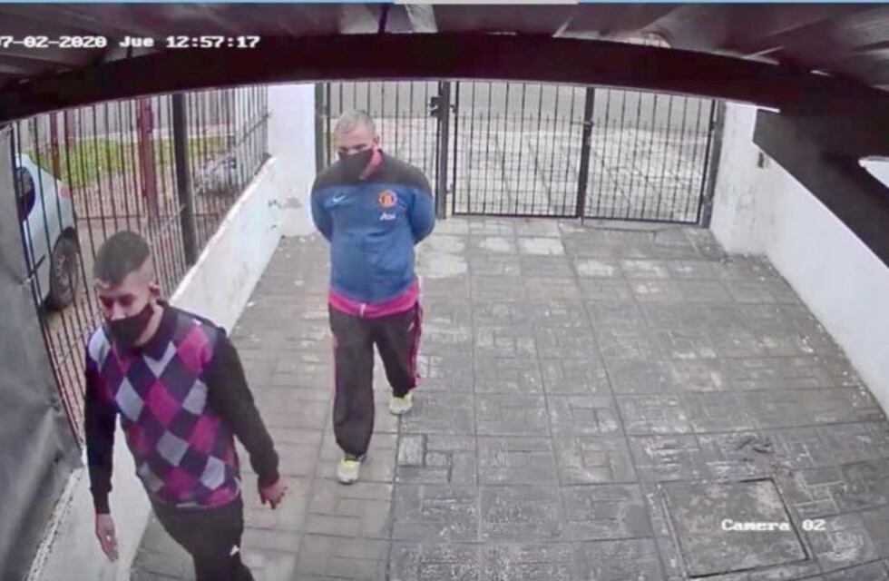 Buscan a dos violentos ladrones de Mar del Plata: quedaron escrachados en un video