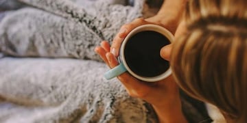 Un estudio reveló que tomar café antes de dormir no afecta al sueño