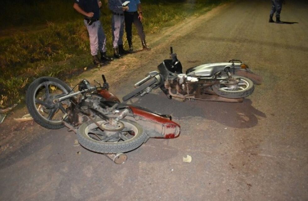 Chocaron dos motos en Fontana, hay dos menores heridos