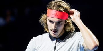 Stefanos Tsitsipas, tenista griego repudiado por maltratar a una niña alcanzapelotas (AP)