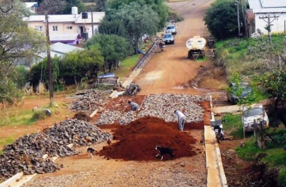 Reparan caminos terrados en Bernardo de Irigoyen