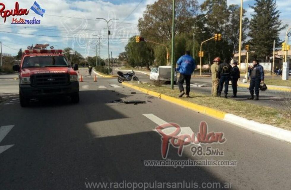 Herido de gravedad en un fuerte choque entre un auto y una camioneta