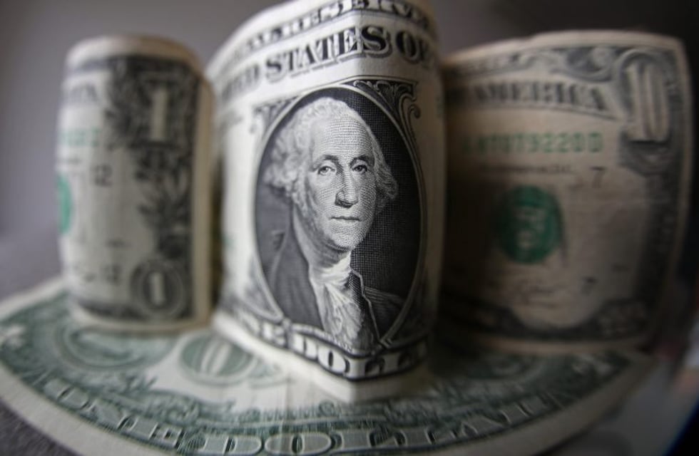 El dólar avanzó sin freno, tocó los $32 y cerró a $31,90 en el Banco Nación