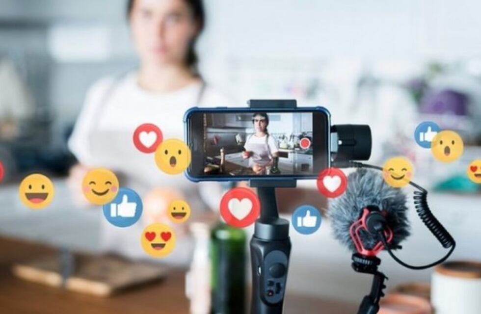 Una senadora pide que los influencer paguen impuestos por sus publicidades