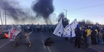 Estatales cortan los accesos a Rawson por las rutas 7 y 25\u002E