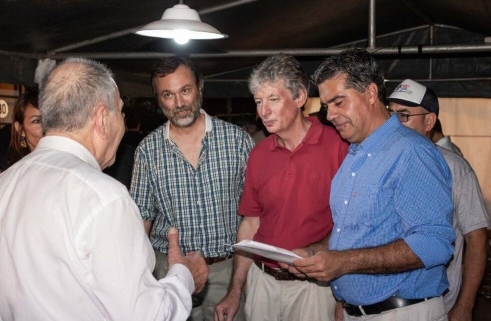 Capitanich y Sager entregaron presentes a figuras en el Festival del Taninero