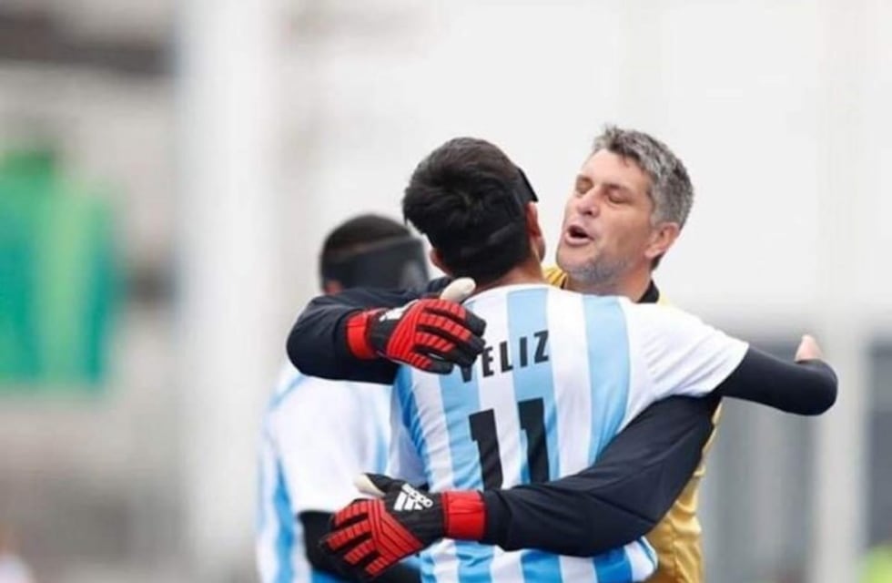 Primera victoria de "Los Murciélagos" con gol del carlospacense Nicolás Véliz