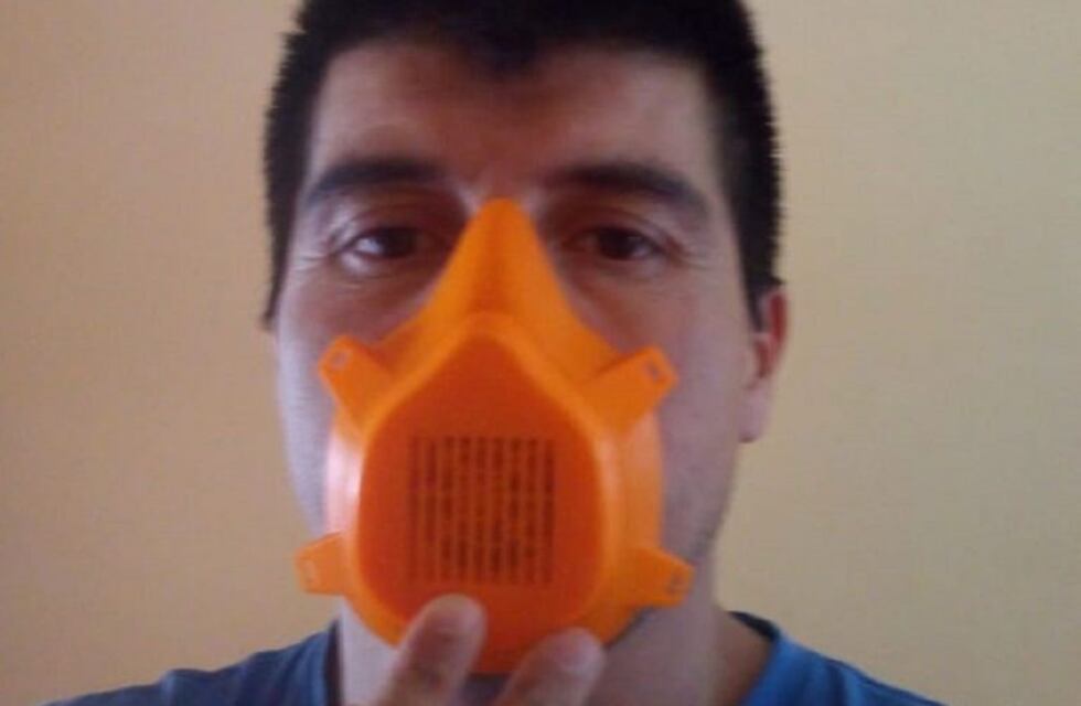 Añatuya: la escuela técnica produce barbijos profesionales en 3D