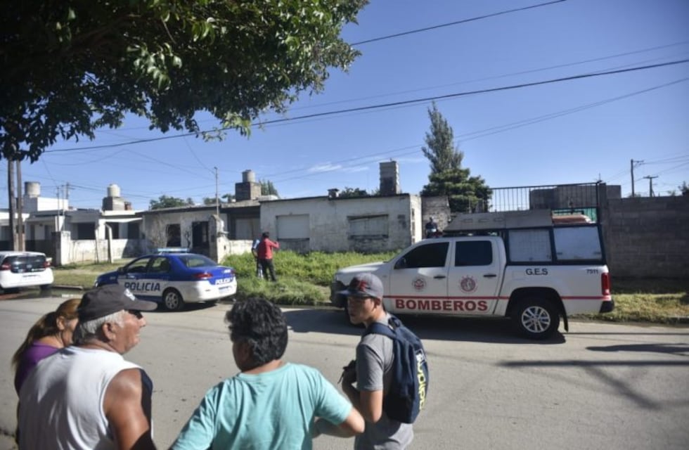 Villa el Libertador: colgaba la ropa, se abrió el pozo negro y murió al caer