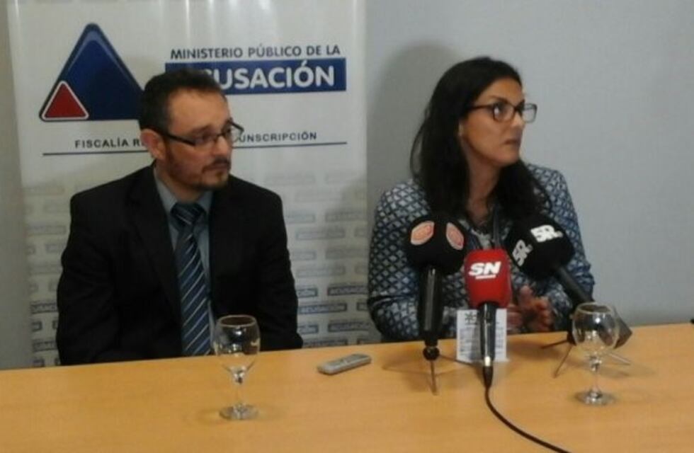 Su hijo lideraba una banda que robaba tarjetas de crédito y fueron condenados a prisión