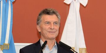 BAS801. BUENOS AIRES (ARGENTINA), 24/04/2017.- Fotografu00eda cedida por la presidencia de Argentina donde se ve al presidente argentino Mauricio Macri hablando hoy, lunes 24 de abril de 2017, en Buenos Aires (Argentina). Macri, encabezu00f3 hoy el lanzamiento de