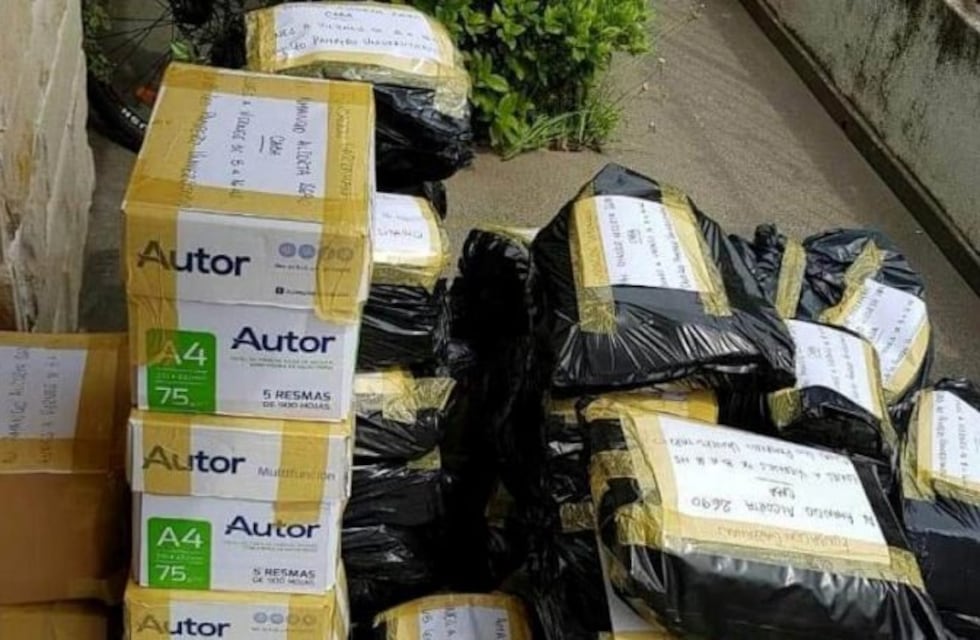 El Club Leo realiza una colecta solidaria de papeles para la Fundación Garrahan