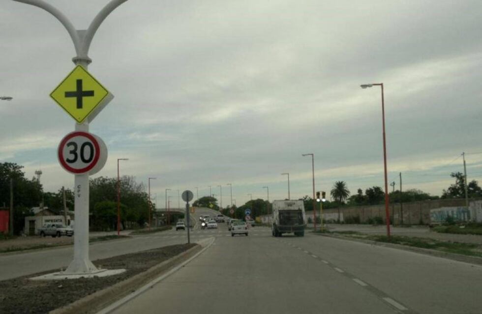 Una joven resultó herida luego de un choque entre una moto y un auto