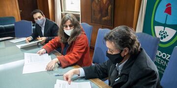 Edificio de la ex DINAF será utilizado como centro de atención de casos de COVID-19\u002E Tadeo García Salazar y Ana María Nadal\u002E Foto: Prensa Mendoza\u002E