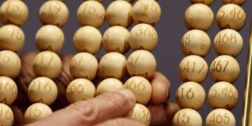 GRA008\u002E MADRID, 22/12/2012\u002E- Momento del recuento de las bolas, antes del comienzo hoy del Sorteo Extraordinario de Navidad que este año se celebra en el Teatro Real\u002E EFE/J\u002EJ\u002EGuillen españa españa sorteo loteria de navidad españa sorteo loteria gordo de navidad