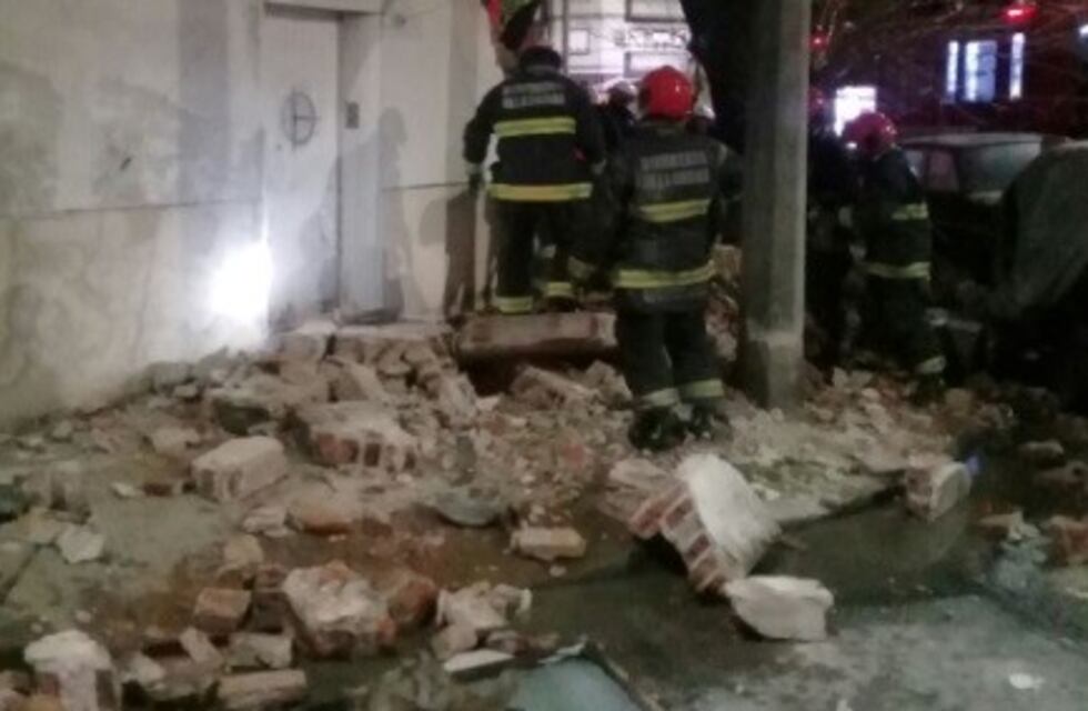 Explosión y derrumbe en una casa por una fuga de gas: hay tres heridos