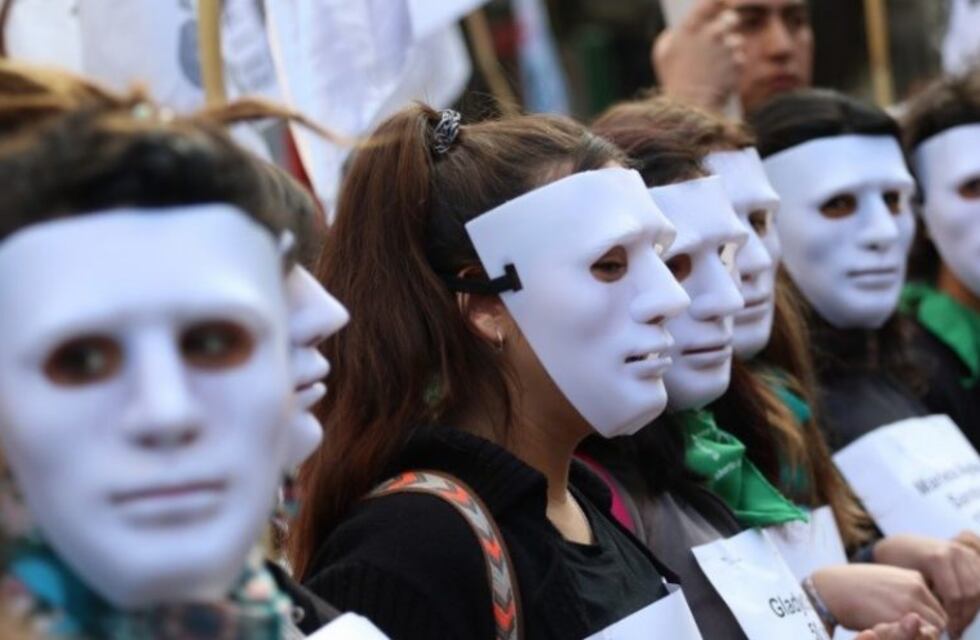 En Mendoza, mujeres y hombres suman sus voces en la marcha #NiUnaMenos