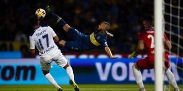 Iba a ser un golazo\u002E\u002E\u002E Pero Benedetto falló en la tijera\u002E No le sale una\u002E