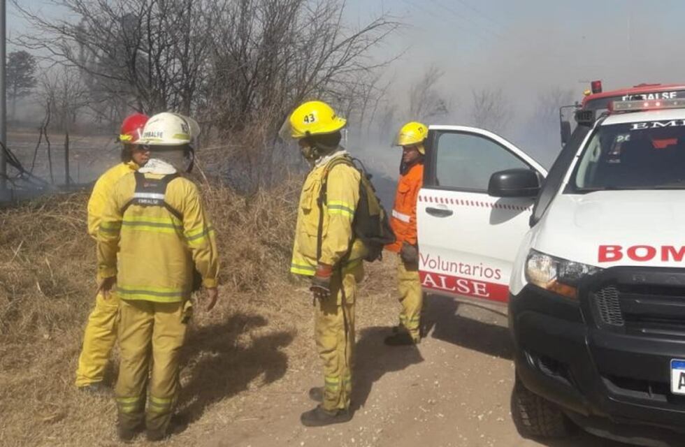 La Cruz: Bomberos extinguieron un incendio en el basural