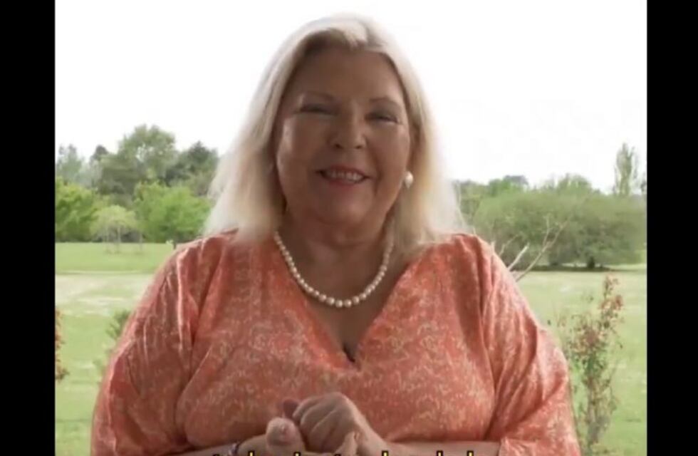 Como "líder espiritual de la tercera edad", Elisa Carrió llamó a votar por Mauricio Macri